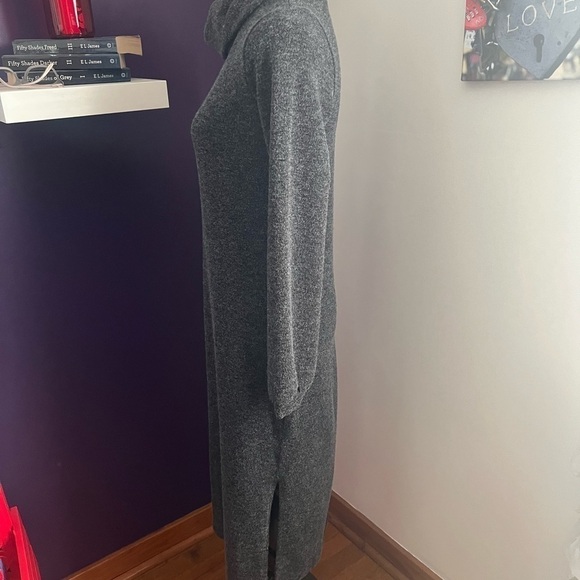 7 for $30 Banana Republic Knit Dress - Picture 5 of 9